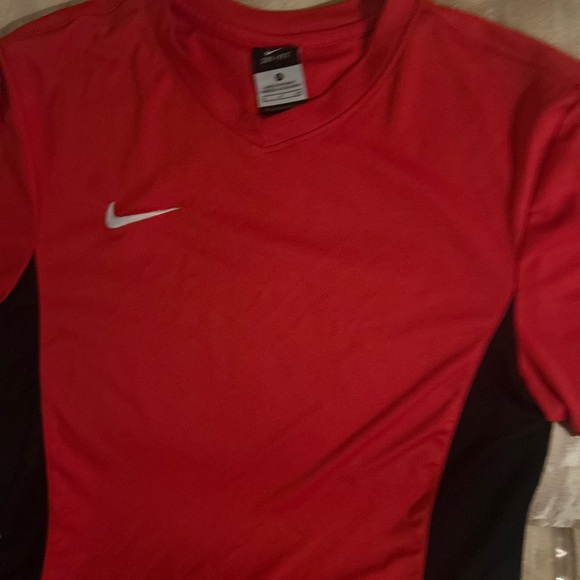 Nike size small men’s red black dry fit - Picture 8 of 16